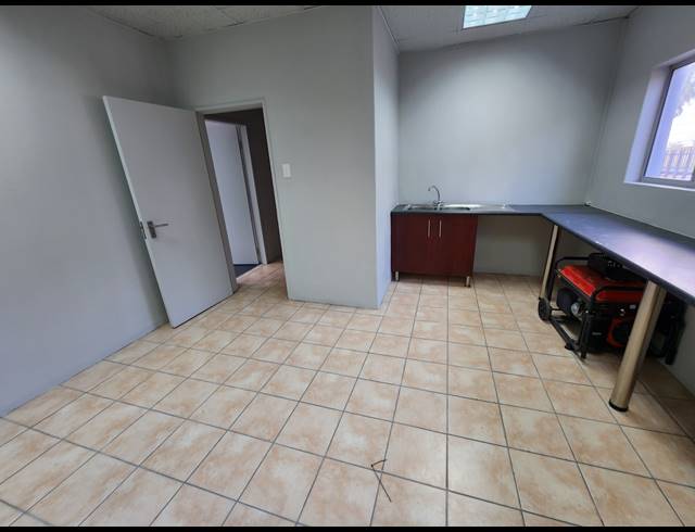 546M² BUSINESS TO LET IN VAALPARK